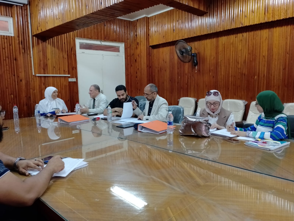 اجتماع لجنة المتابعة و الدعم بجامعة بنها مع مدير وحدة التخطيط الاستراتيجي بكلية العلوم و اعضاء الوحدة بالكلية