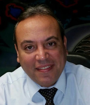 تهنئة وكيل الكلية للدراسات العليا